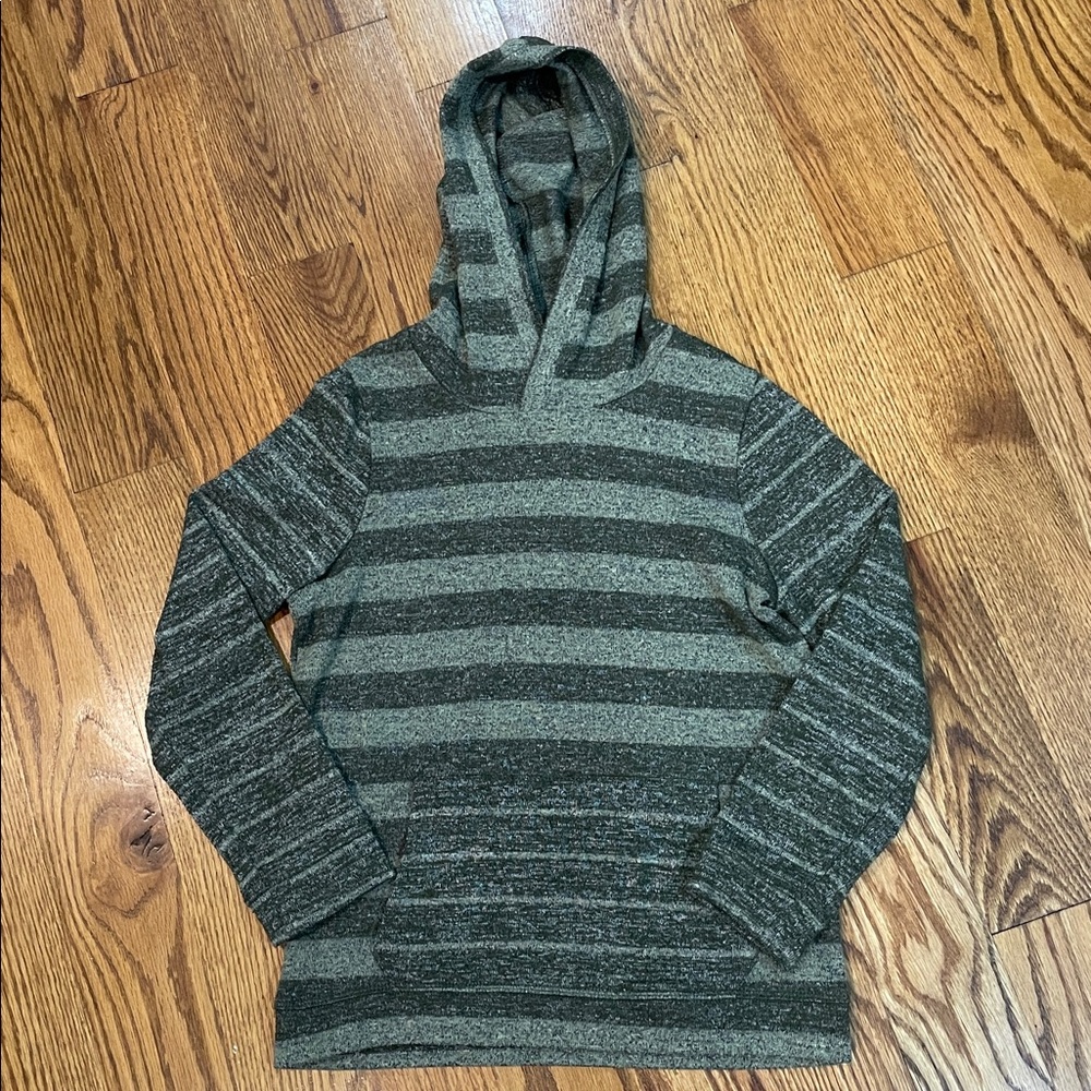 Boy’s Lightweight Hoodie/Hooded Shirt. Size Small 8. Like New Condition.